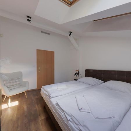 Aneri Apartment Old Town Bratislava Luaran gambar