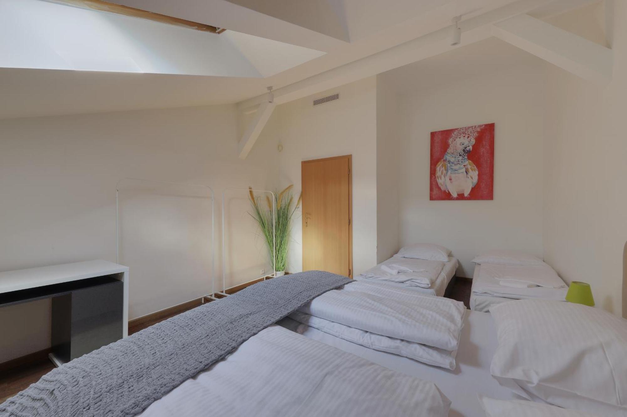 Aneri Apartment Old Town Bratislava Luaran gambar