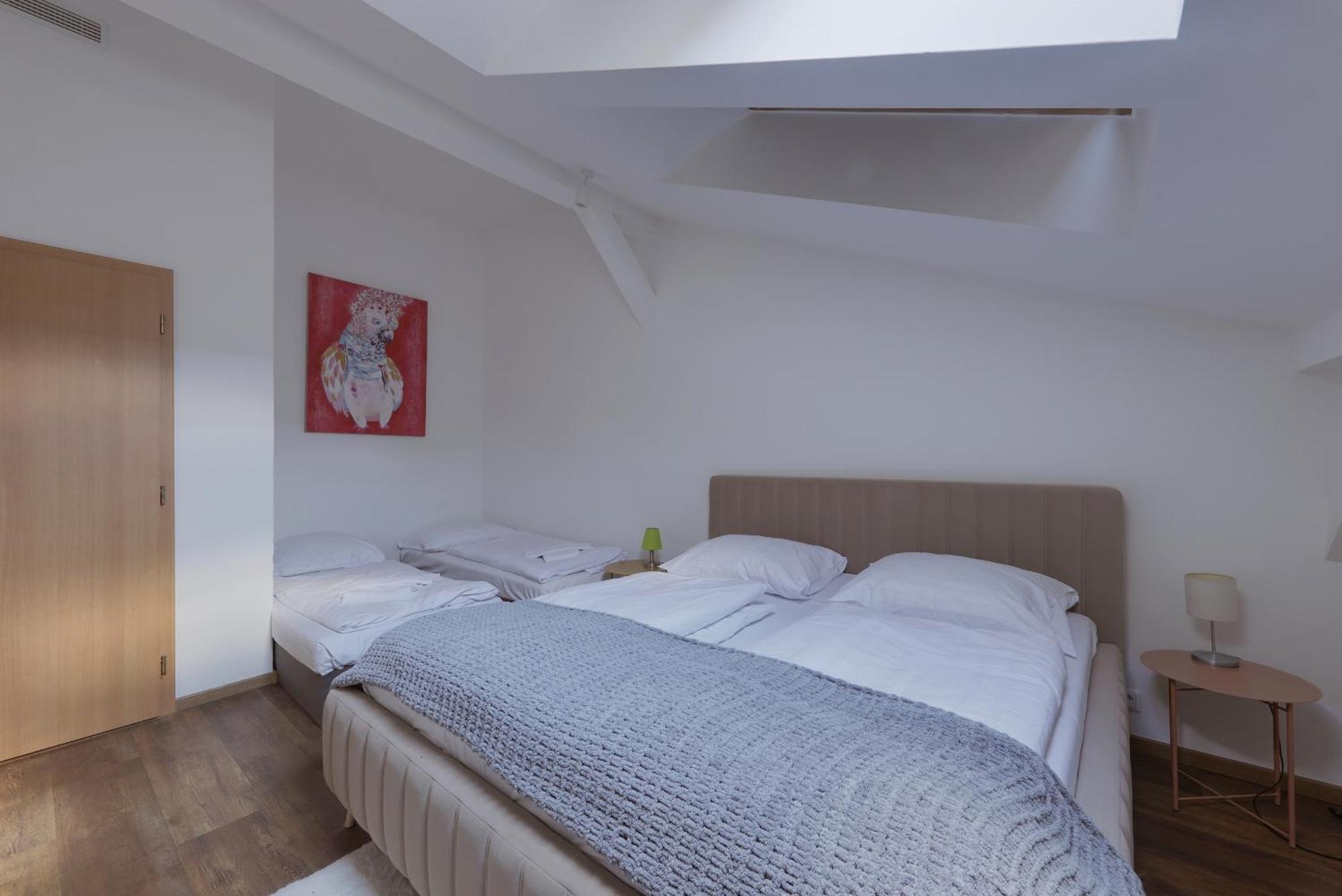 Aneri Apartment Old Town Bratislava Luaran gambar