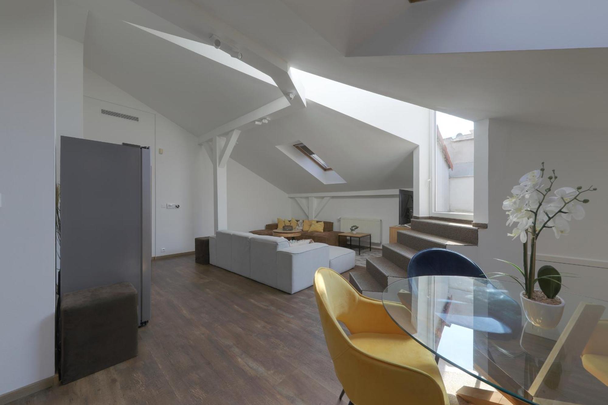 Aneri Apartment Old Town Bratislava Luaran gambar