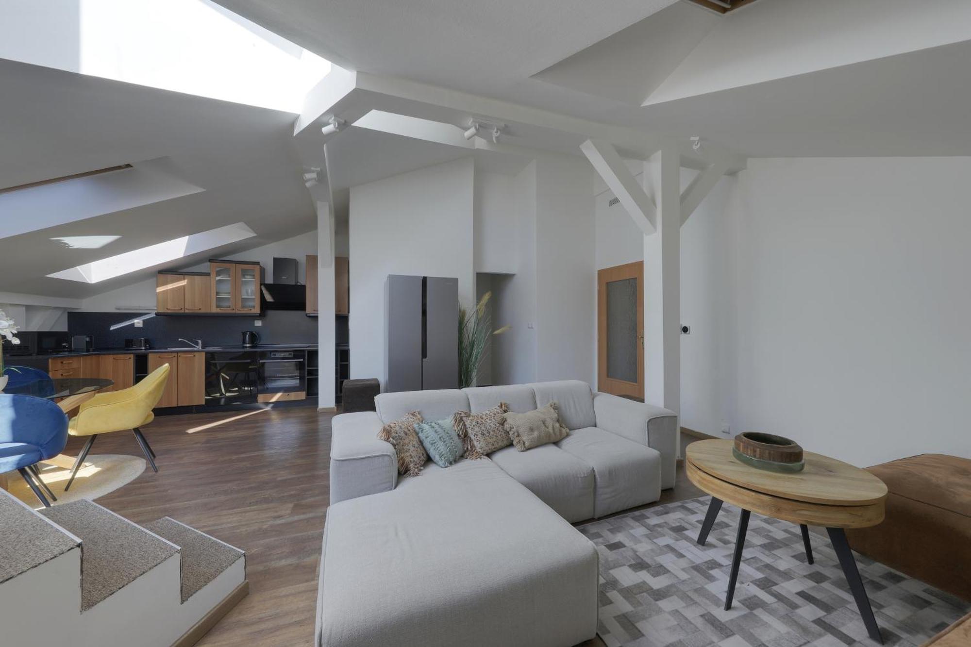 Aneri Apartment Old Town Bratislava Luaran gambar