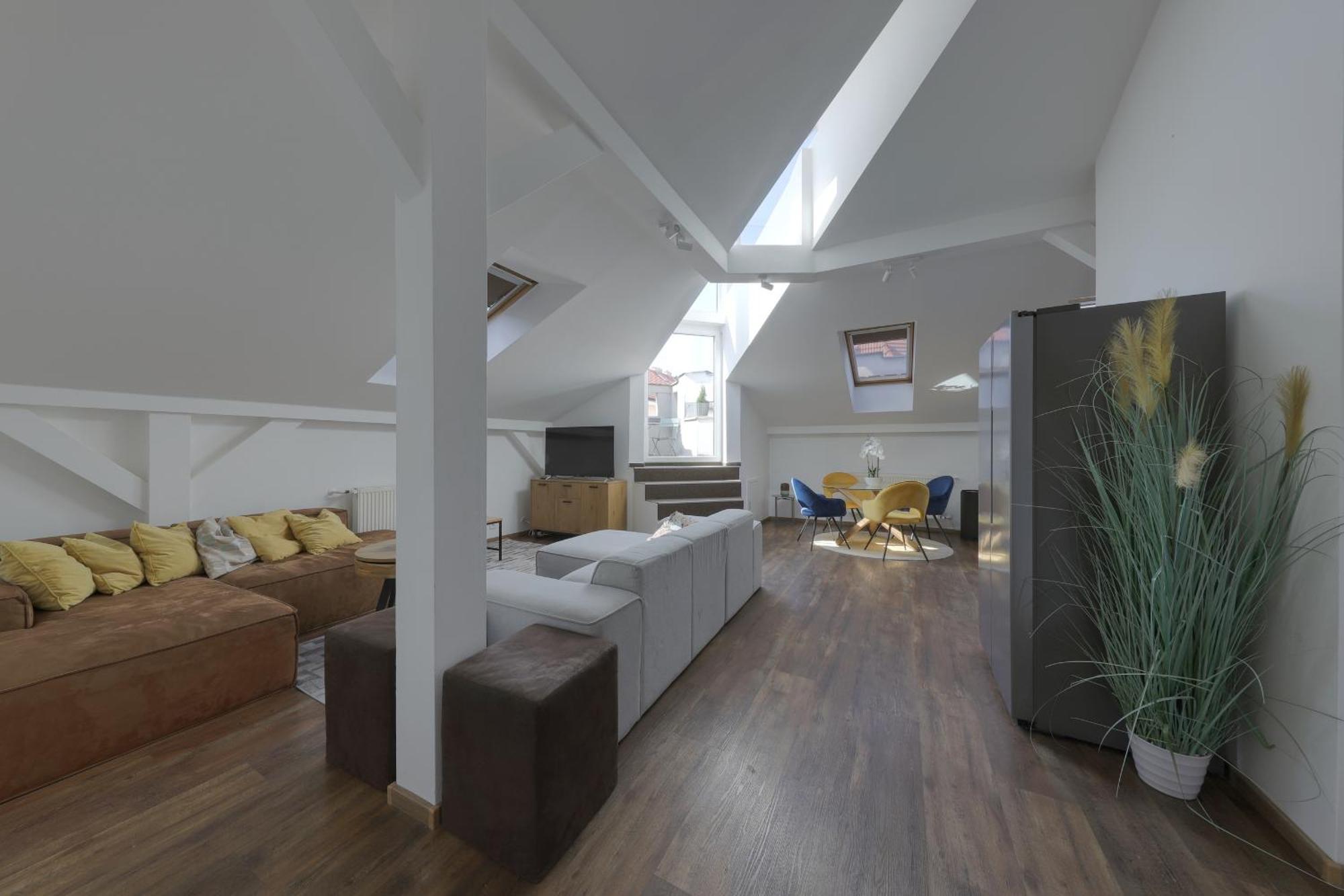 Aneri Apartment Old Town Bratislava Luaran gambar