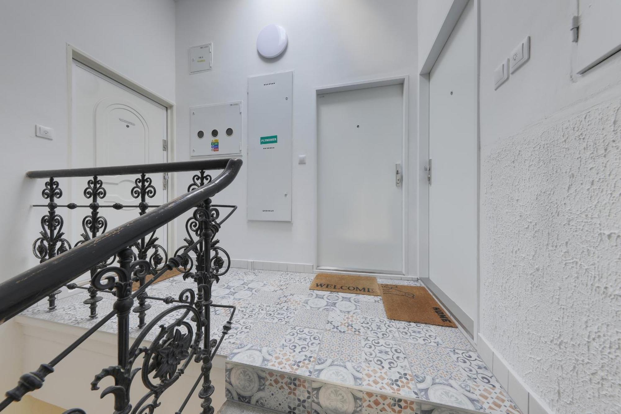 Aneri Apartment Old Town Bratislava Luaran gambar