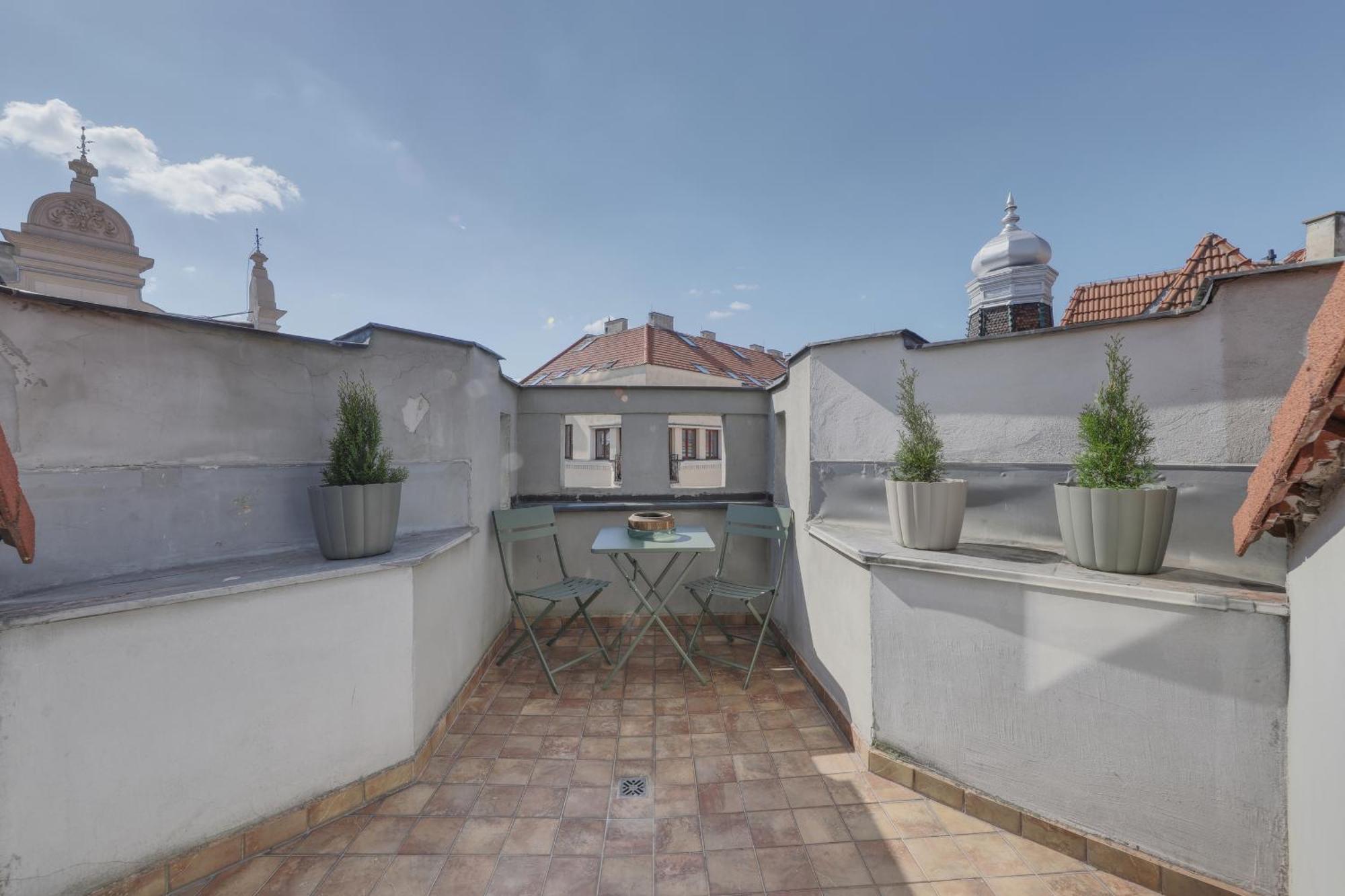 Aneri Apartment Old Town Bratislava Luaran gambar