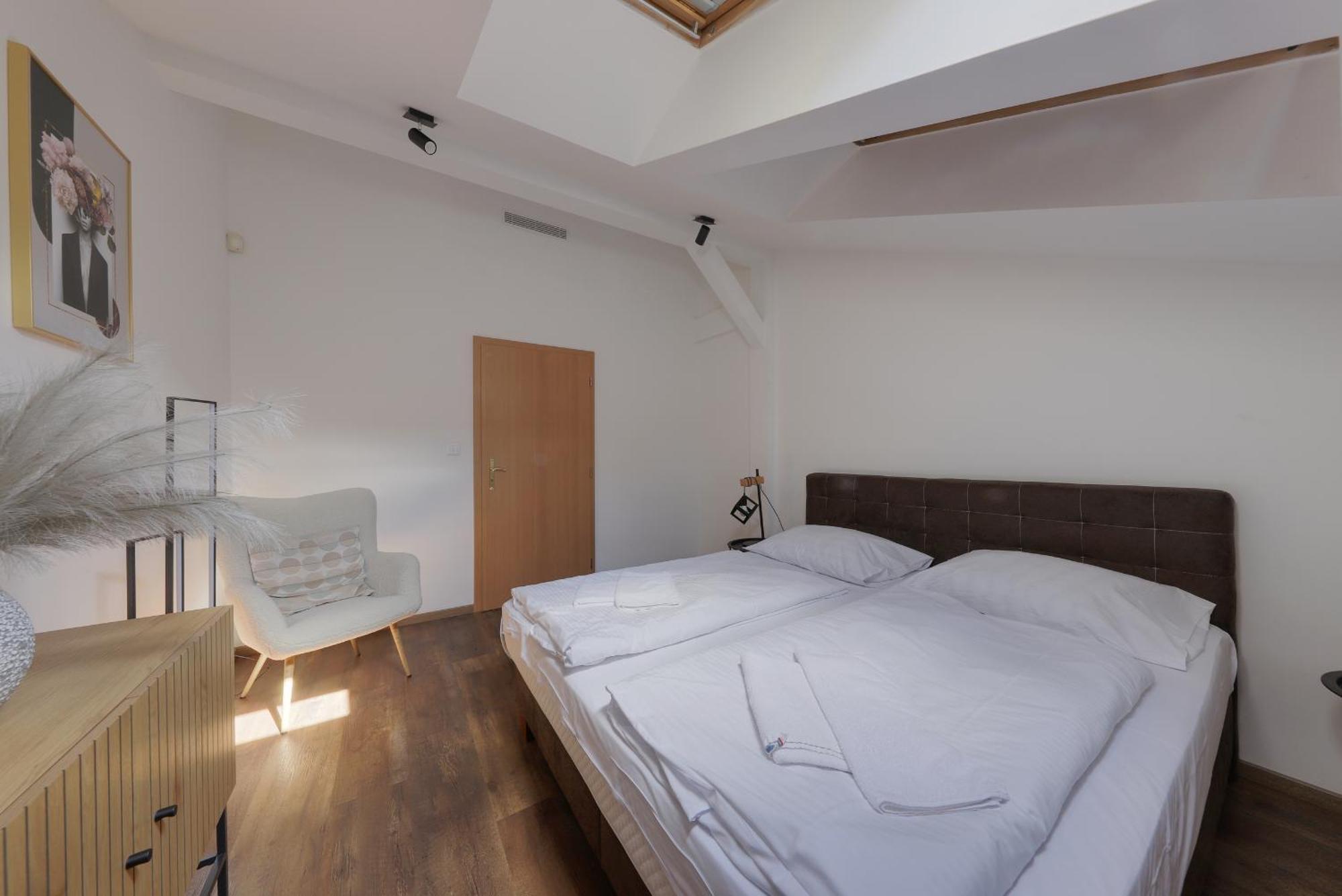 Aneri Apartment Old Town Bratislava Luaran gambar